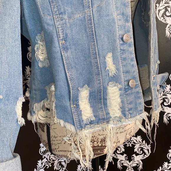🍀 NWT! Super Distressed Bling Skull Jean Jacket! - Picture 4 of 14